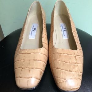 Etienne Aigner Tan Heels